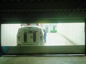 Ventilated rolling door - Maple Condo